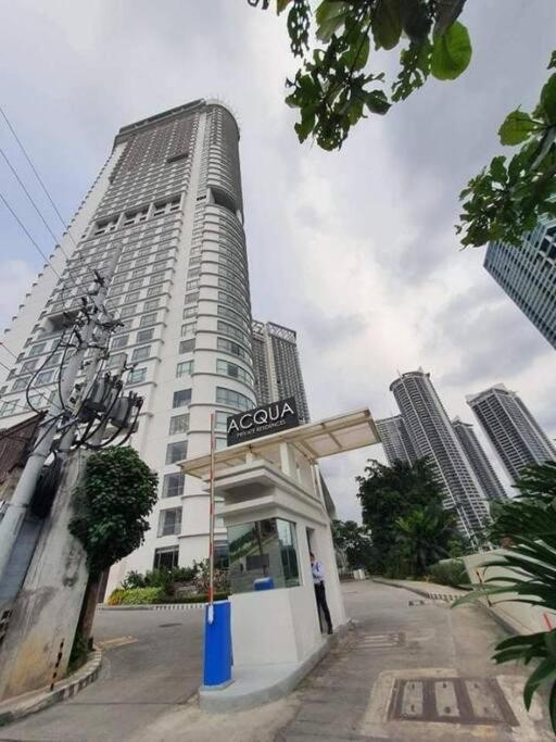 Aveline Suites Elite Rockwell View Acqua Private Residences Near Rockwell Makati Манила Екстериор снимка