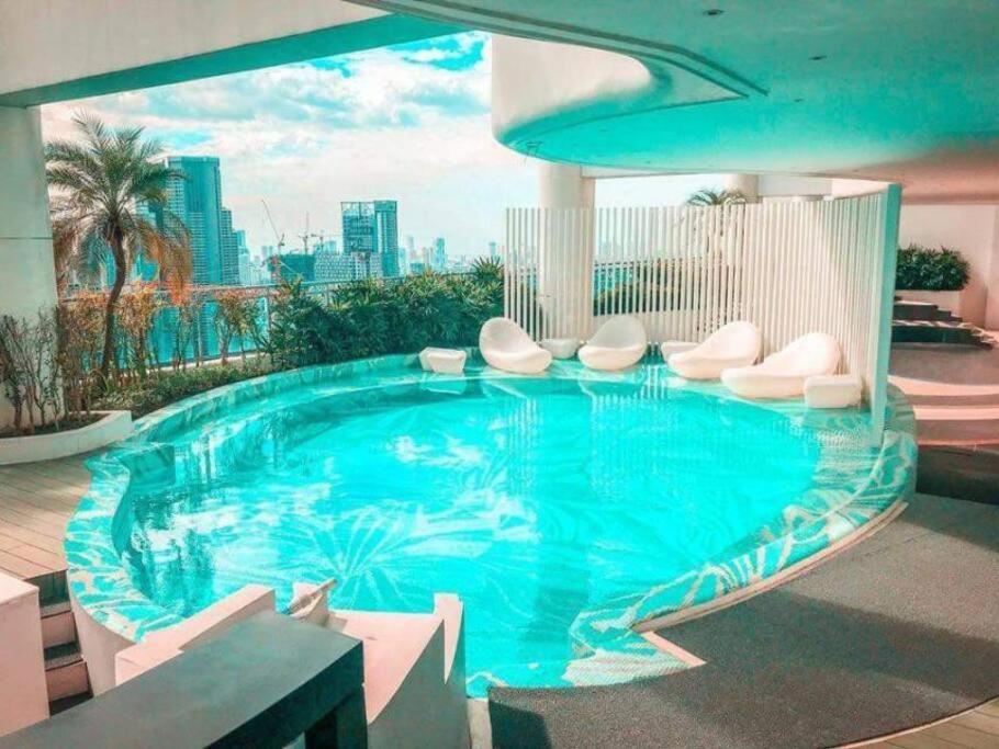Aveline Suites Elite Rockwell View Acqua Private Residences Near Rockwell Makati Манила Екстериор снимка
