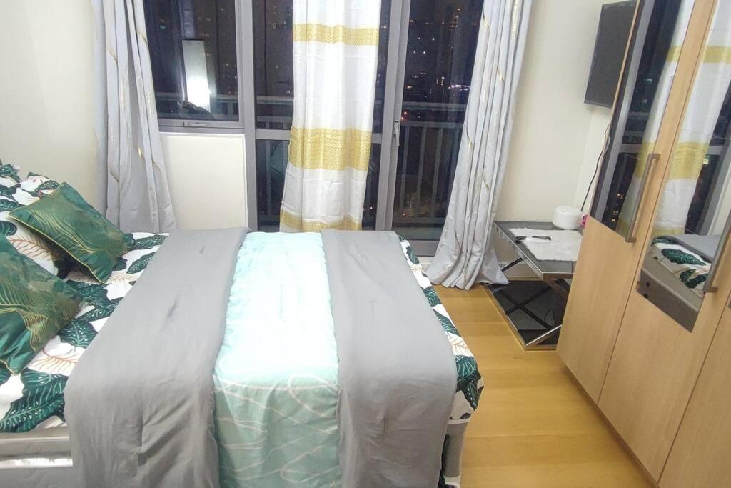 Aveline Suites Elite Rockwell View Acqua Private Residences Near Rockwell Makati Манила Екстериор снимка