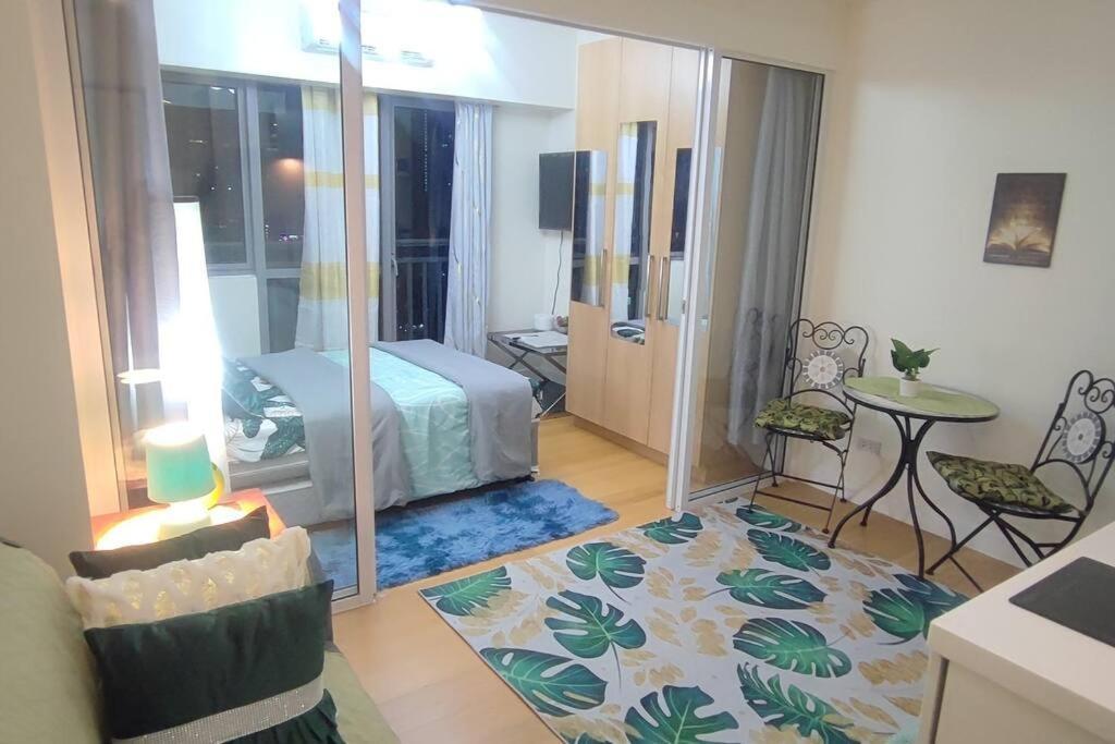 Aveline Suites Elite Rockwell View Acqua Private Residences Near Rockwell Makati Манила Екстериор снимка