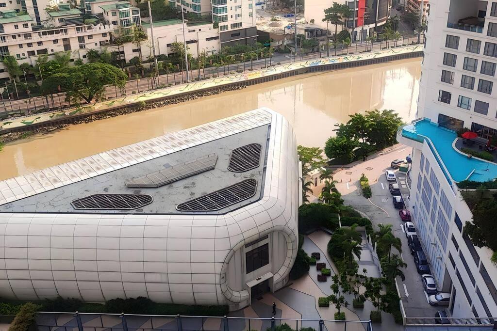 Aveline Suites Elite Rockwell View Acqua Private Residences Near Rockwell Makati Манила Екстериор снимка