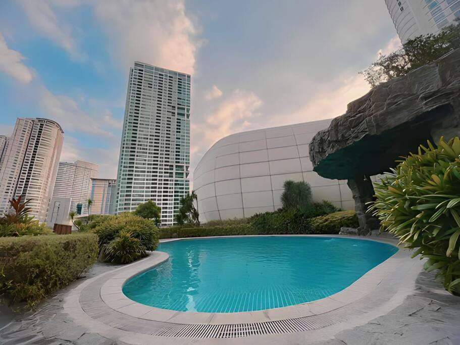 Aveline Suites Elite Rockwell View Acqua Private Residences Near Rockwell Makati Манила Екстериор снимка